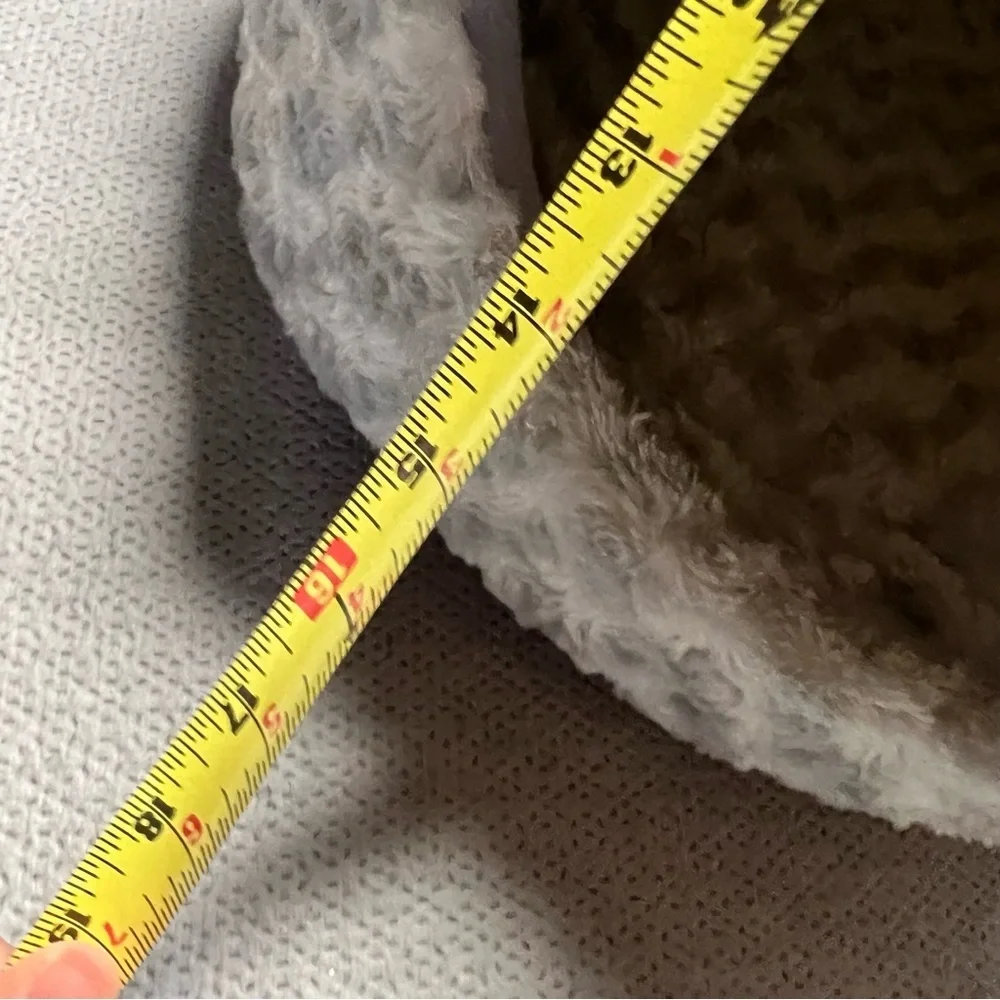Grey Cozy Soft Cat or Dog Igloo Bed EUC